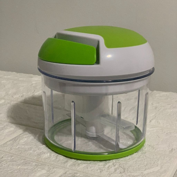 NWOT Starfrit Pull Chopper, Green/White | Kitchen Ergonomic Tools | Lime Green - Picture 2 of 11